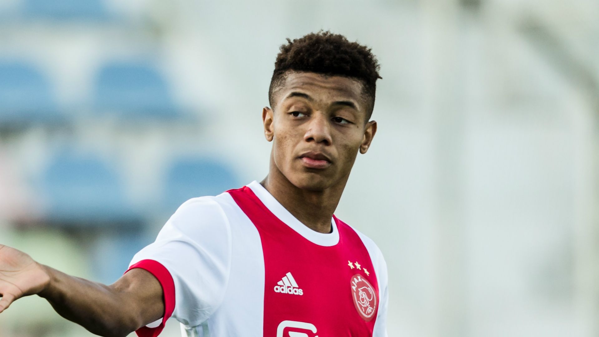 Полузащитник. Дэвид Нэрис. Давид Нерес David Neres. David Neres футболист. Невес футболист Аякс.