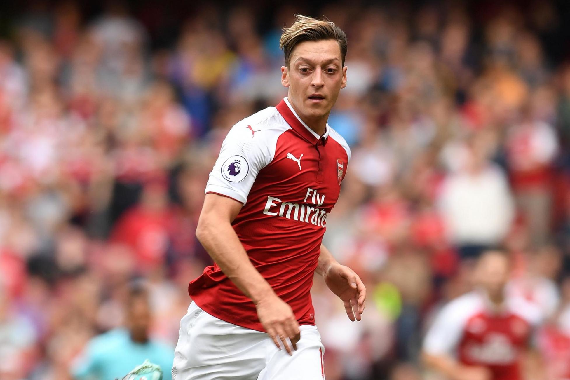 Месут озил. Ozil футболист. Озил футболист Германия. Месут Озил фото.